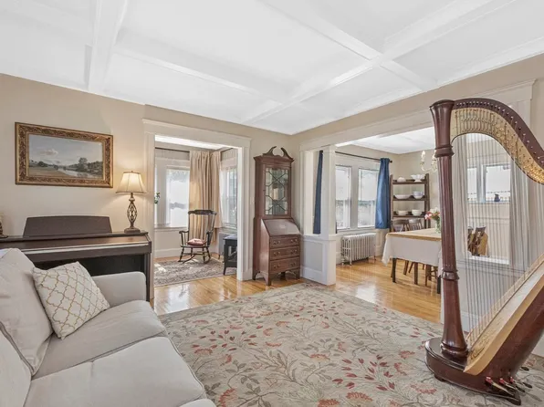 48 Warren St, Waltham, MA 02453