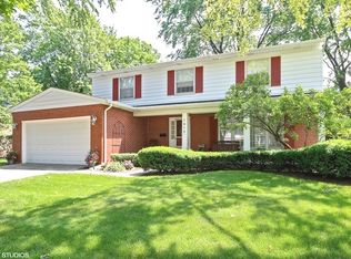 1915 E Lillian Ln, Arlington Heights, IL 60004