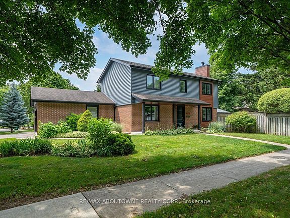 3rd image of 3985 Taffey Cres