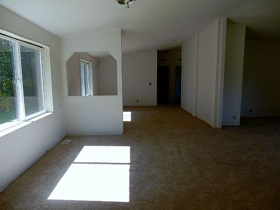 4th image of 170 E Carols Pl