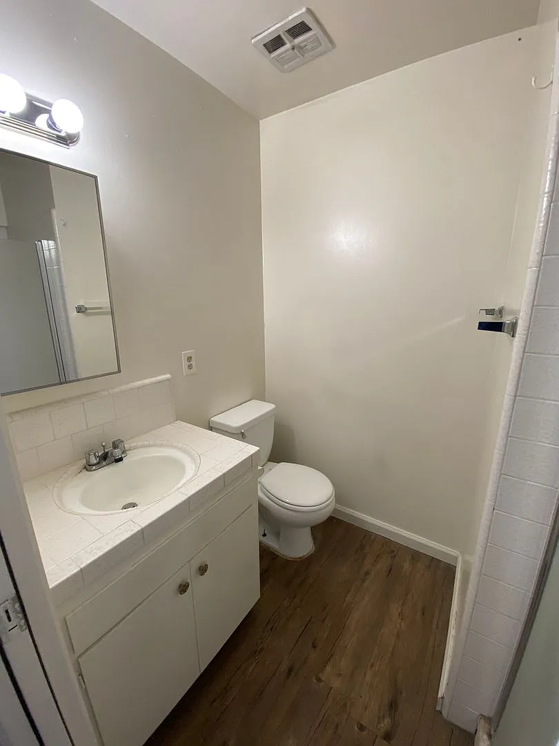 Lovely home for rent in an established neighborhood! Coming soon — Photo 4