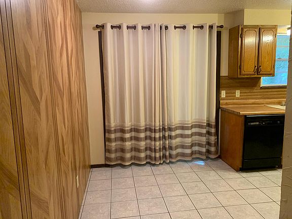 5th image of 836 NW 15th St