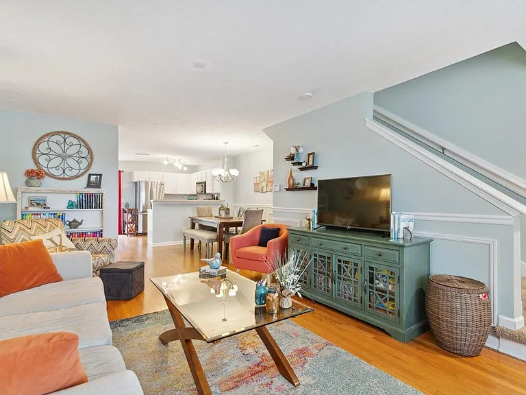 510 Shadow Glen Dr — Photo 3