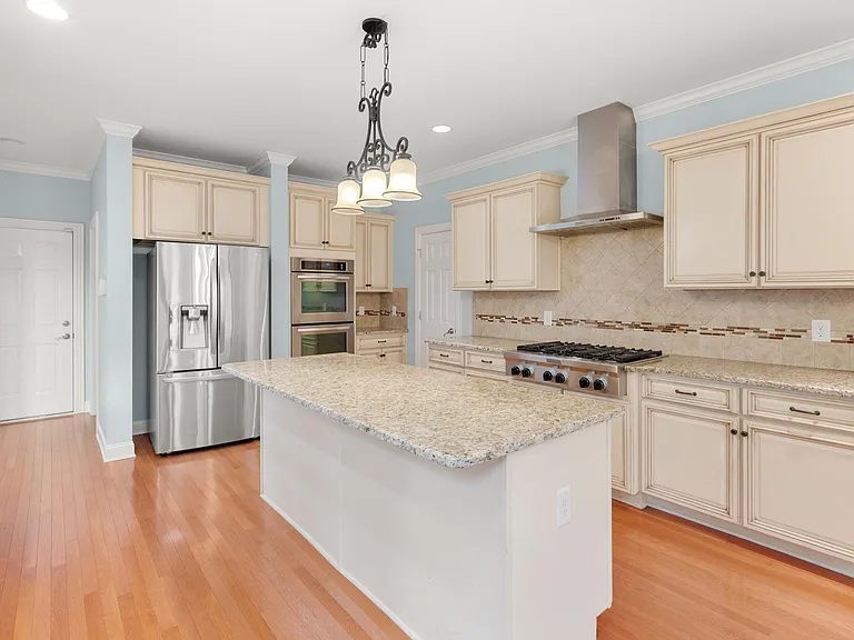 1610 Twin Square Way — Photo 15