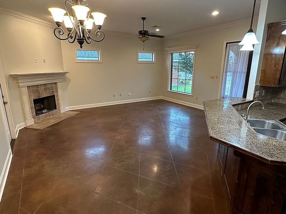 2nd image of 206 Old Heritage Ln