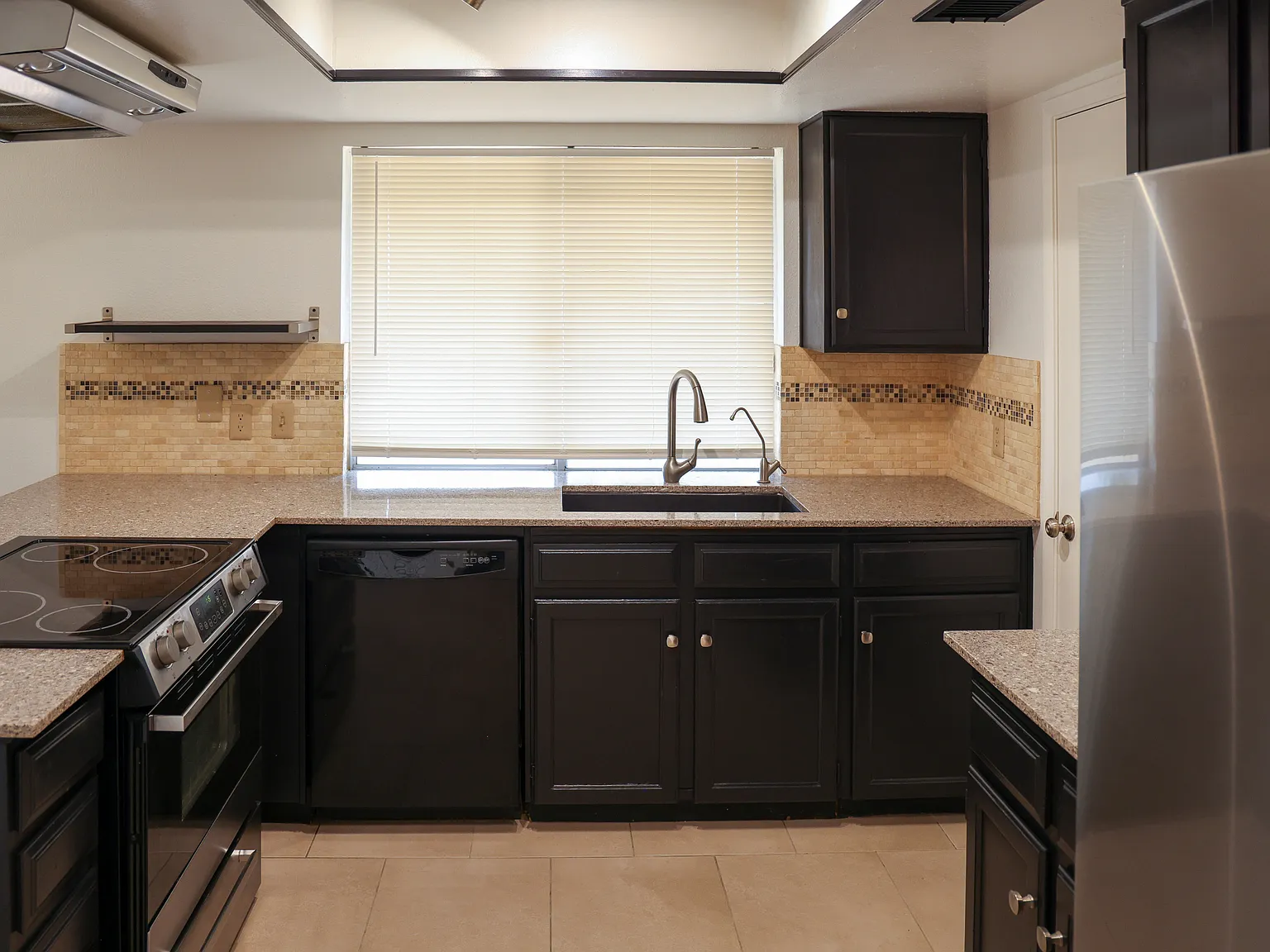 2 bed, 1256 sqft, $1,850 — Photo 2