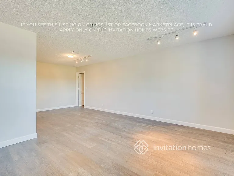 6241 Cranberry Ln E — Photo 2