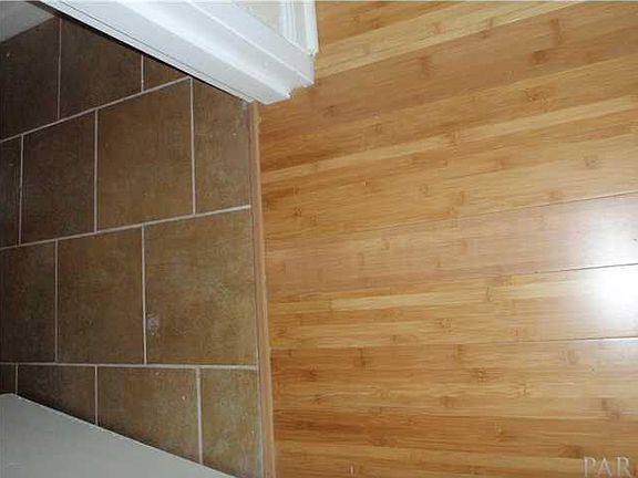 4th image of 224 E Garden St APT 237