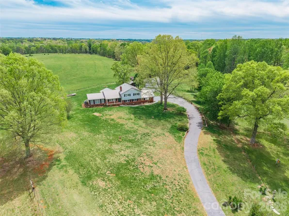 161 Springdale Ln, Cowpens, SC 29330