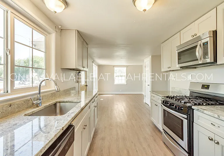 411 W Main St — Photo 14