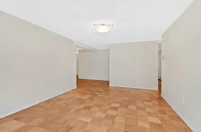 3 bed, 1000 sqft, $4,200 — Photo 3