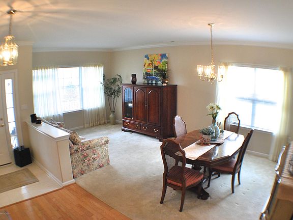 5th image of 6 Devereux Dr