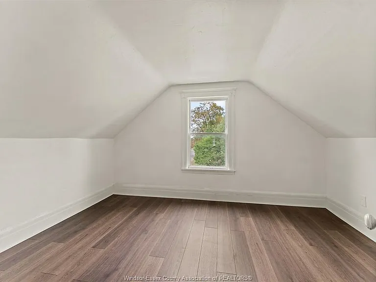 1533 Alexis Rd — Photo 21