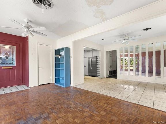 5th image of 454 Greenway St