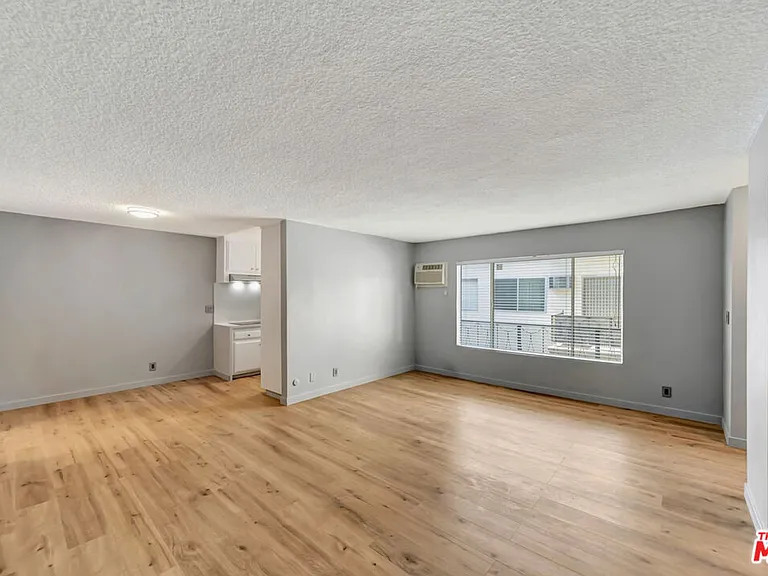 1424 N Poinsettia Pl — Photo 8