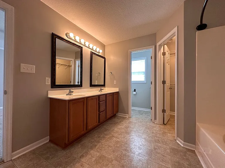 102 Brookhaven Dr — Photo 24