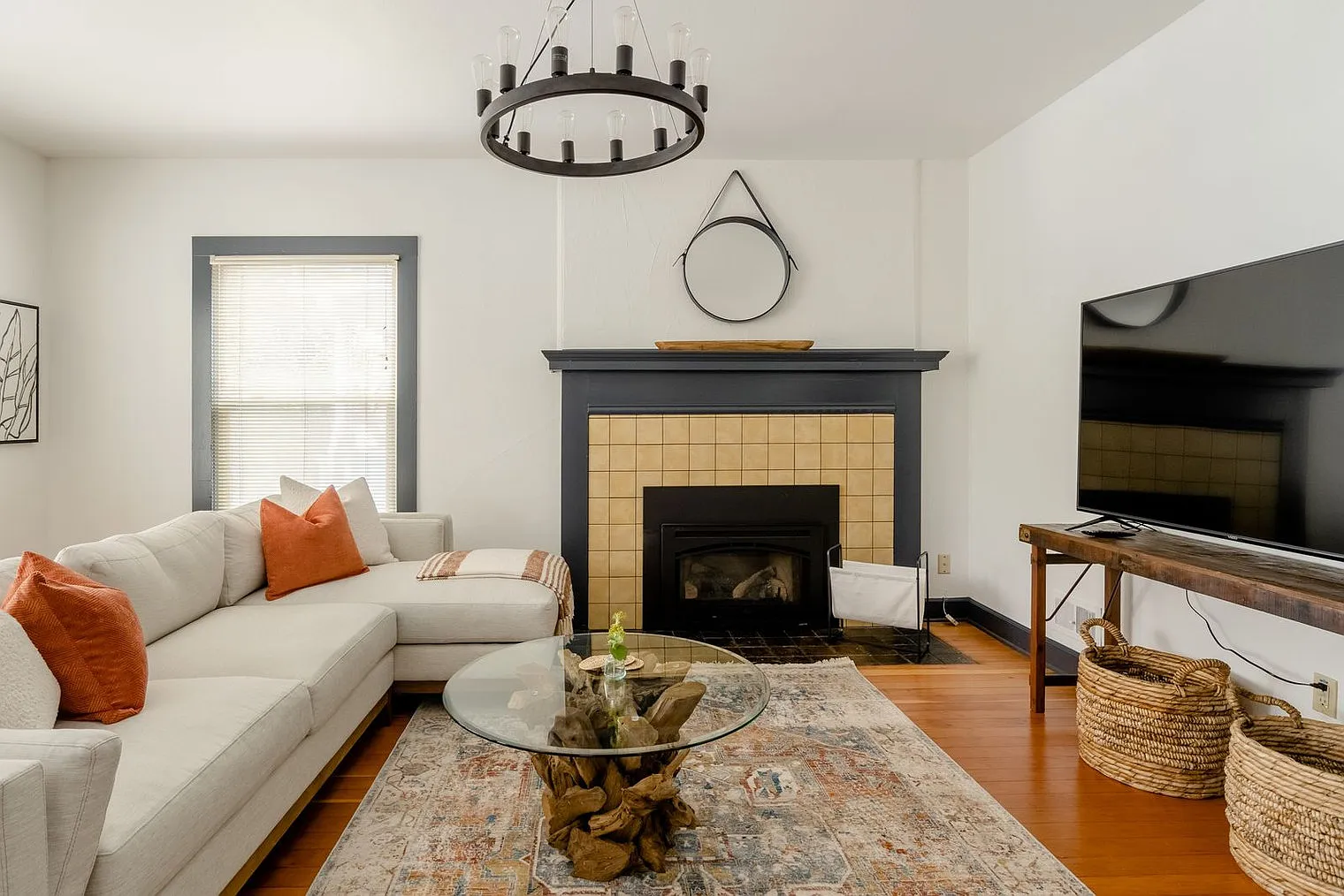 1 bed, 1.0 bath, 645 sqft, $2,696 — Photo 1