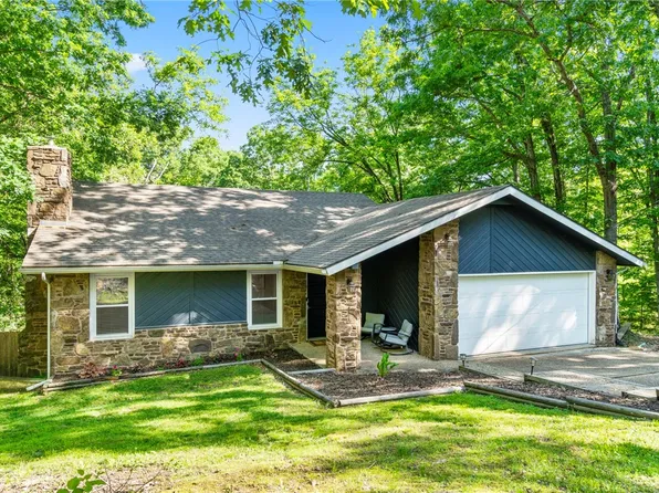 2 Perry Ln, Bella Vista, AR 72715