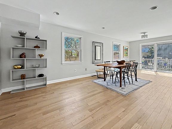 3rd image of 125 Grove St #125