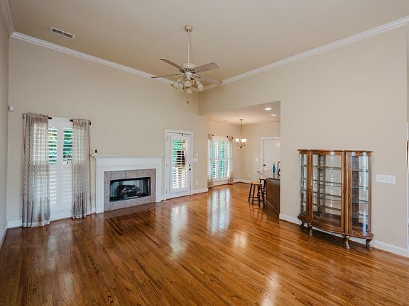4th image of 5212 Vintage Way
