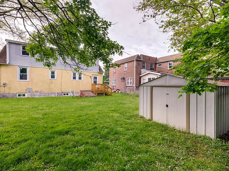429 Manor Ave — Photo 22