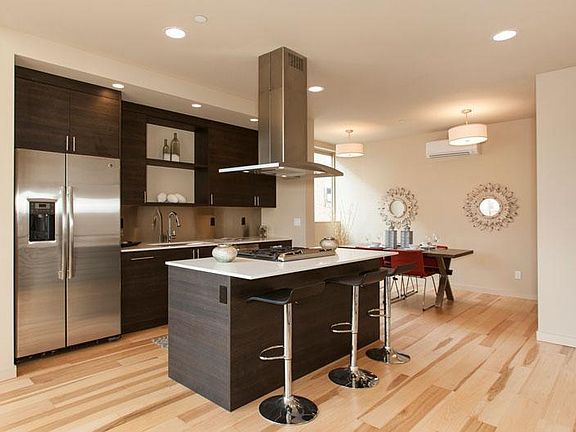 5th image of 8911 B Roosevelt Way NE