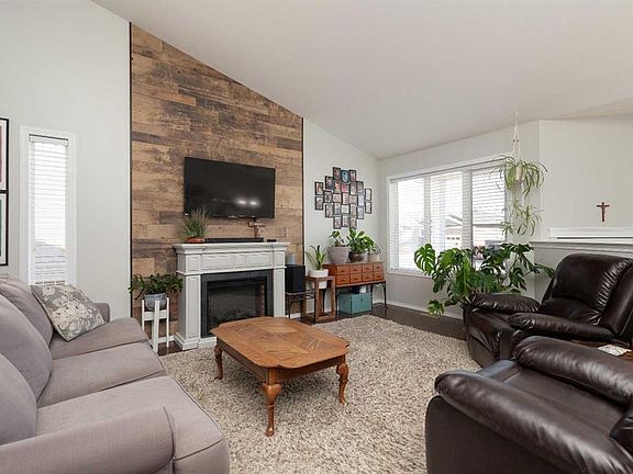 5th image of 570 SE Edinburgh Rd W