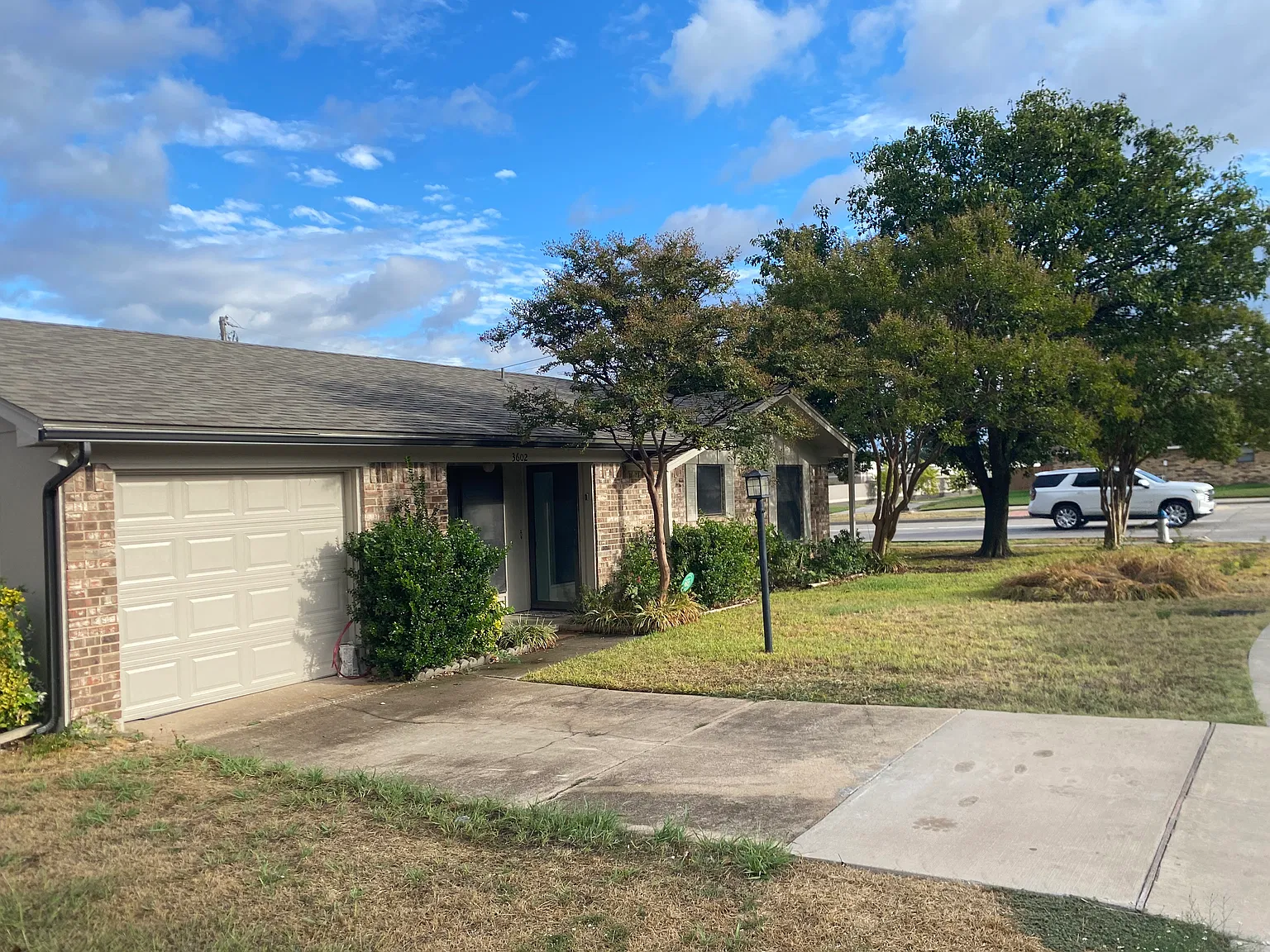 4 bed, 1452 sqft, $5,470 — Photo 2
