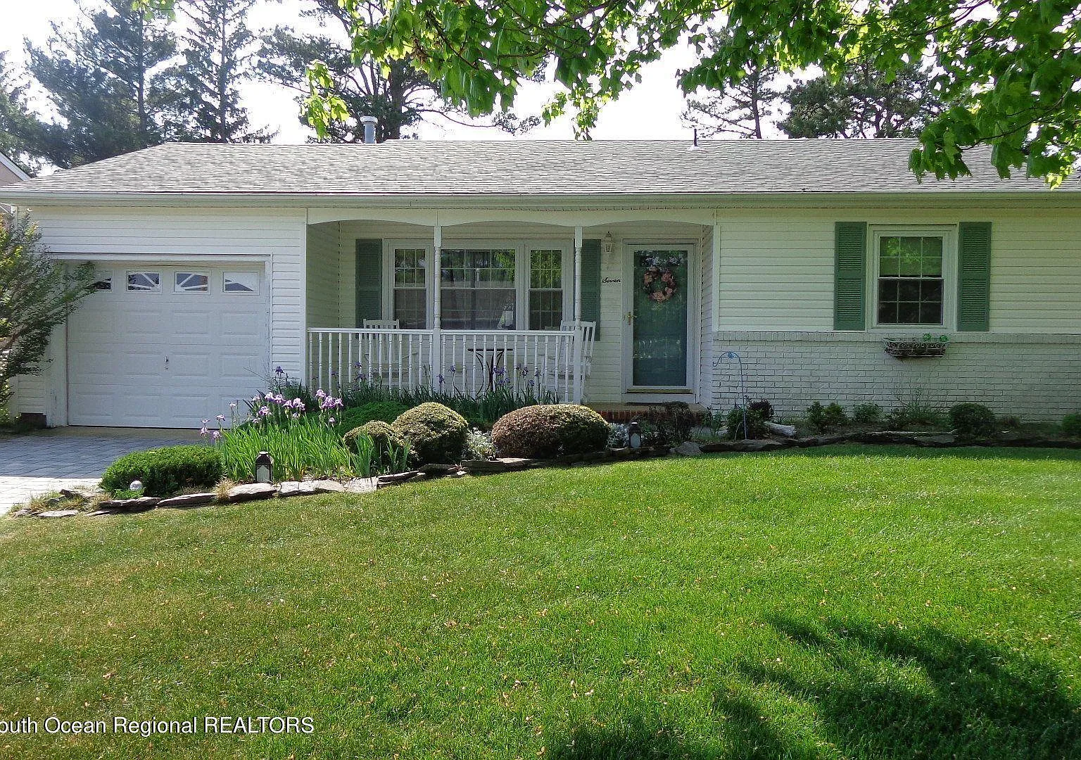 2 bed, 1.5 bath, 1107 sqft, $2,395 — Photo 1