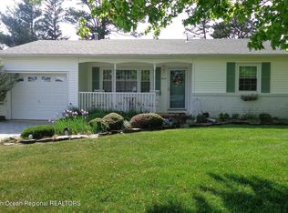 7 Basset Dr, Toms River, NJ 08757