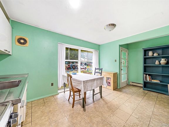 5th image of 161 Duckpond Drive N