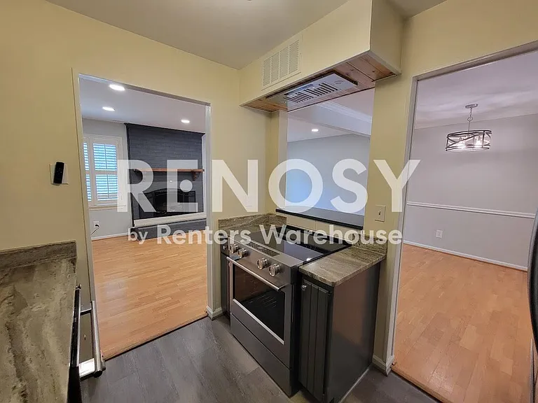 914 Wildwood Square Ct — Photo 7