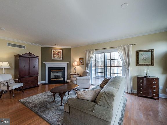 4th image of 1006 Belmont Ln