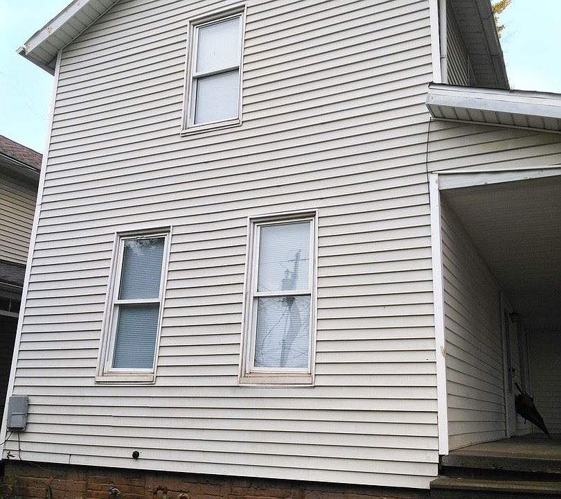 1st image of 904 4th St