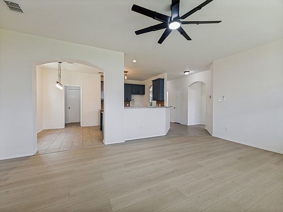 5th image of 1005 Hockley Ln