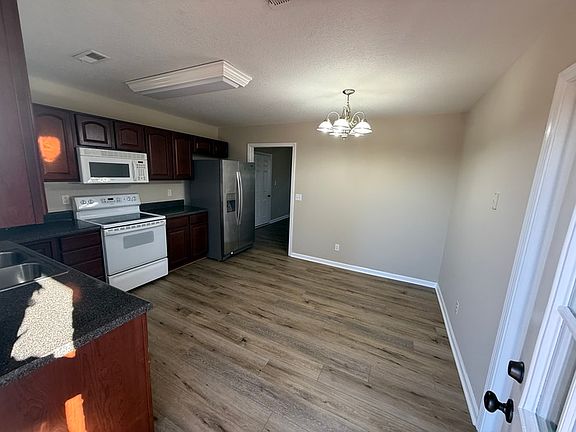 3rd image of 4122 Rainbow Hill Ln