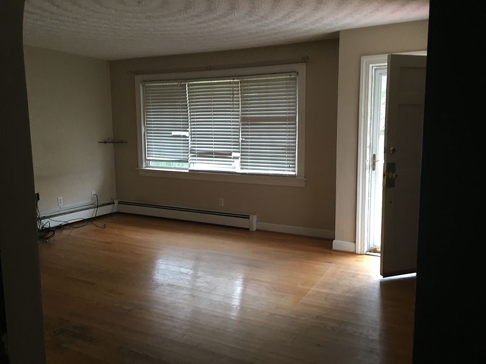 2nd image of 4068 Woodland Dr
