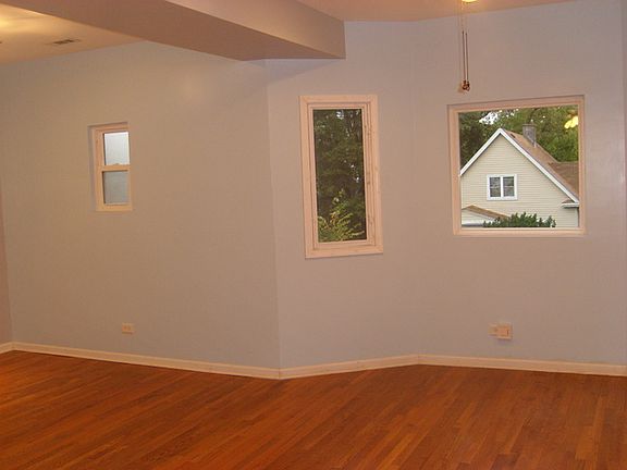 5th image of 938 N Waller Ave APT 2