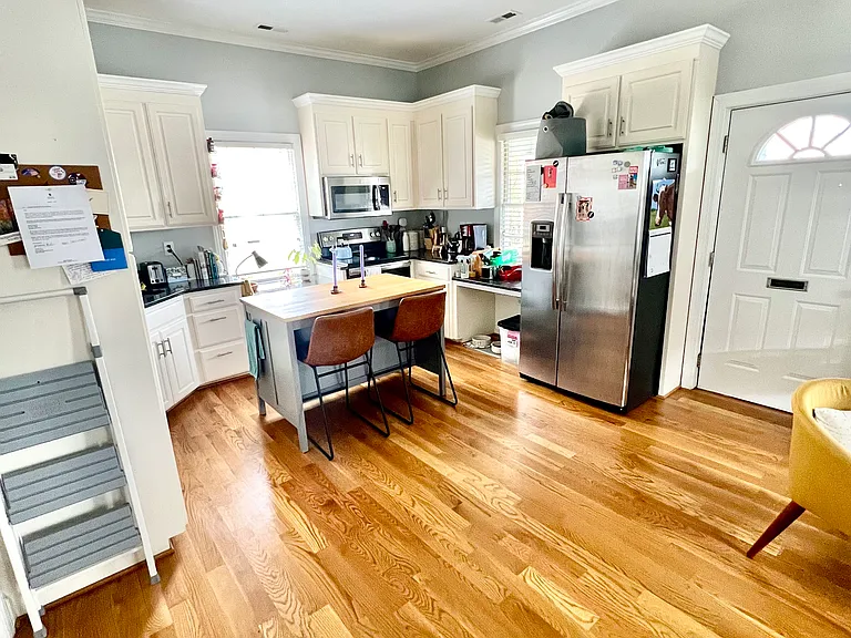 320 E Davie St — Photo 5