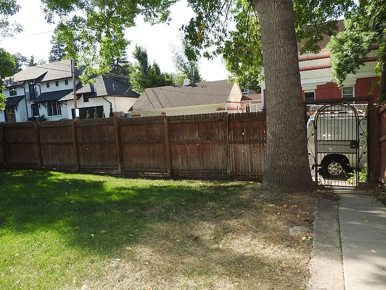 760 Oneida St — Photo 20