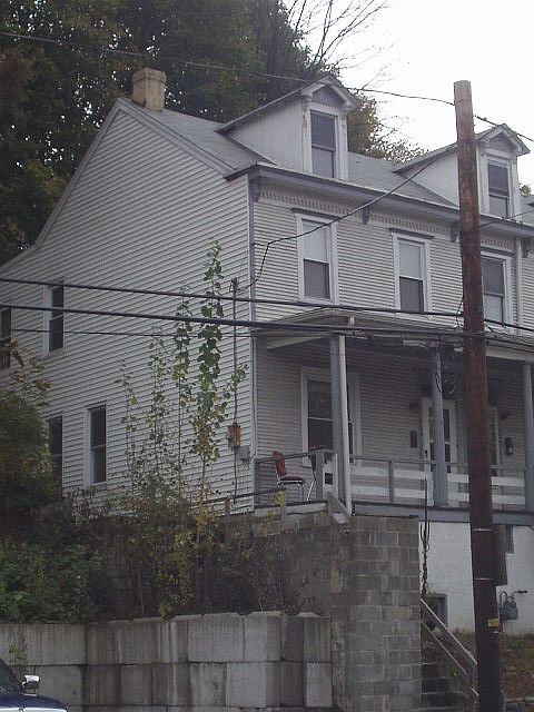 2nd image of 421-423 Nichols St