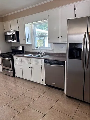 3 bed, 2.0 bath, 1360 sqft, $2,100 — Photo 4