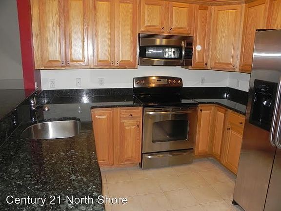 3rd image of 22 Broadmoor Ln