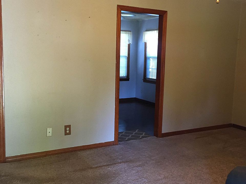 1st image of 700 W D Ave
