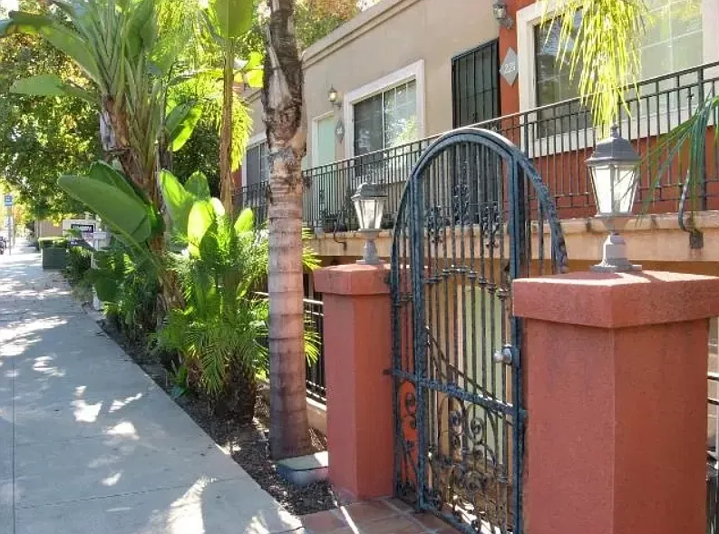Studio, 532 sqft, $1,595 — Photo 2