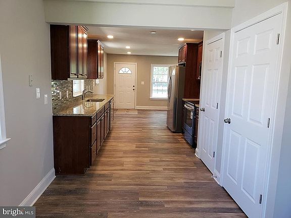 4th image of 100 Oak Springs Dr