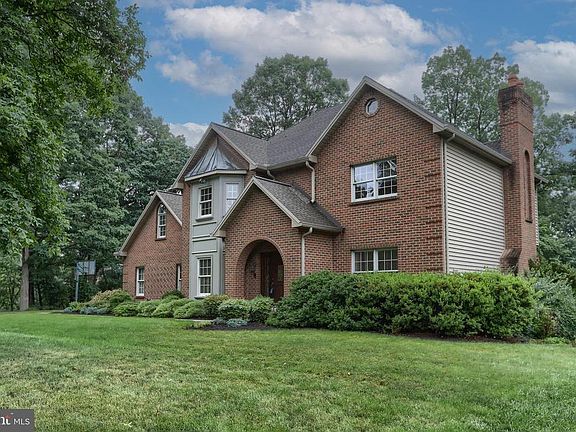 3rd image of 2 Merion Ct