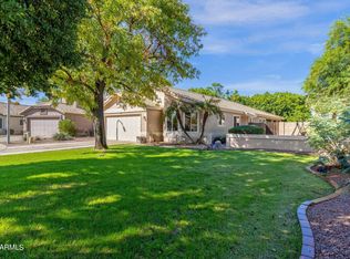 1350 N Blackstone Dr, Chandler, AZ 85224