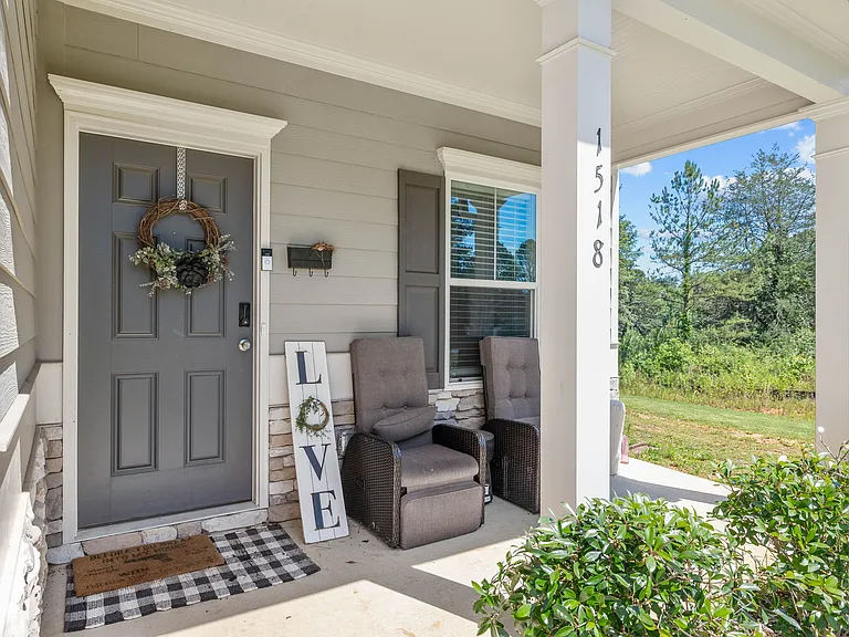 1518 Valley Brook Dr SW — Photo 2
