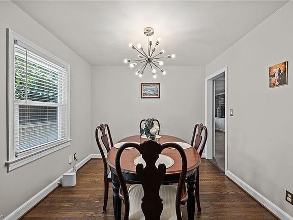 5th image of 3815 Parkwood Dr